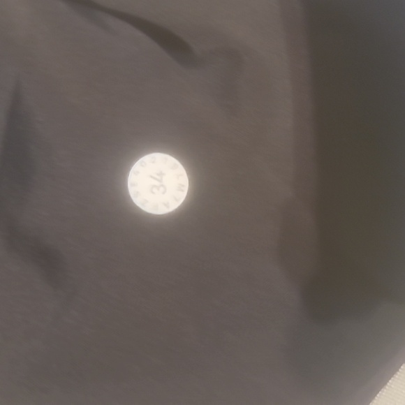 Lululemon Men's Gray Shorts - Picture 5 of 5